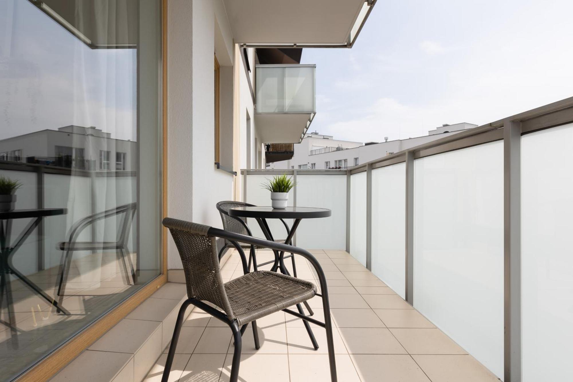 Metro Bielany Apartments By Noclegi Renters Warsaw Exterior photo